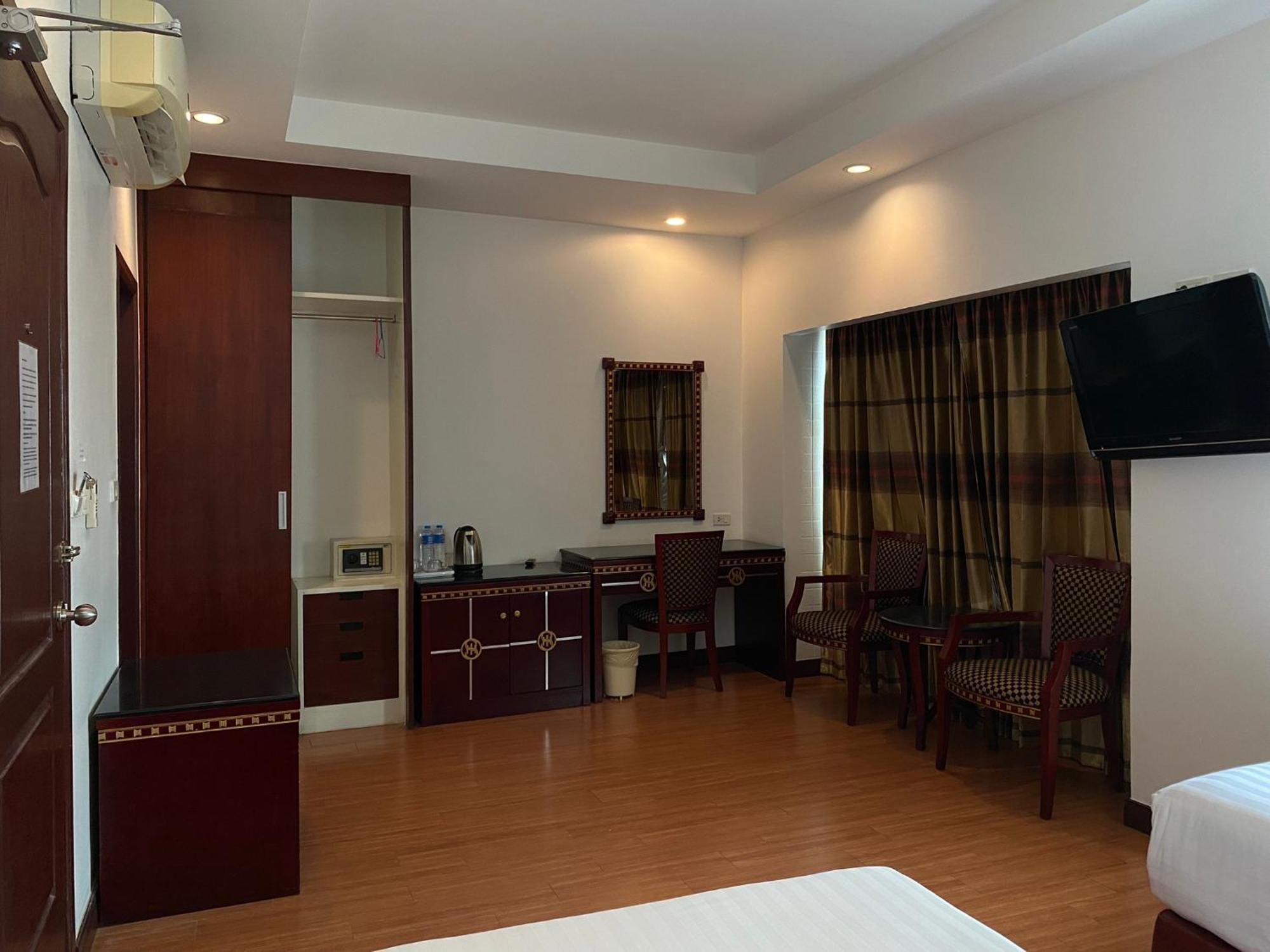 Jomtien Hisotel Praia de Jomtien Exterior foto